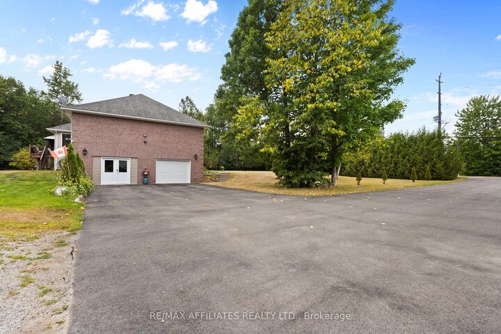 Photo de la propriété: 259 Golf Club Road ON K7A 4S5