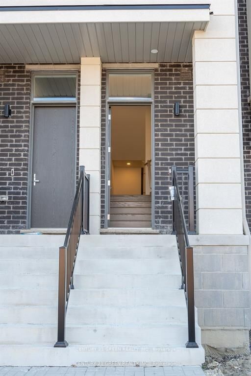 Property Photo: 142 Landsbridge Street ON L7E 2E1