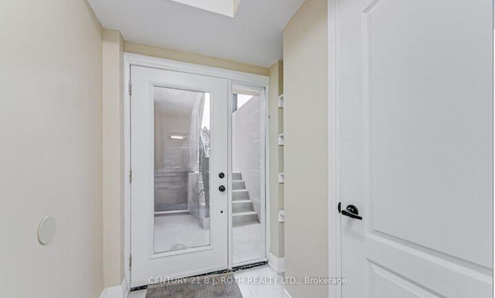 Property Photo: 98 Peel Street 1 ON L4M 3K7