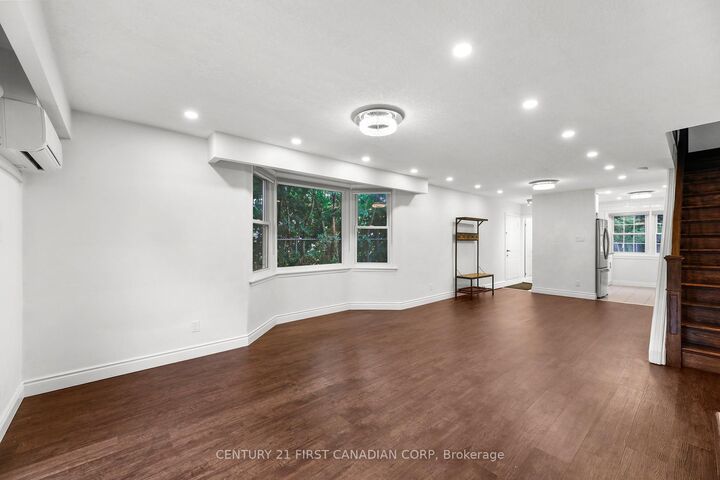 Photo de la propriété:  19 Arbour Glen Crescent  ON N5Y 1Z9 