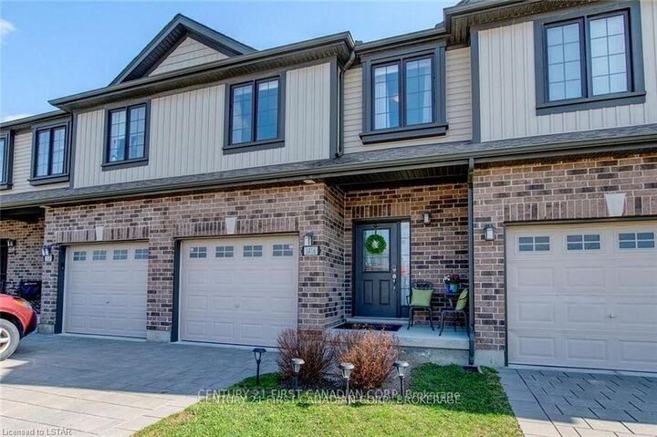 1016 Oakcrossing Gate 34  London North ON N6G 0H1 photo