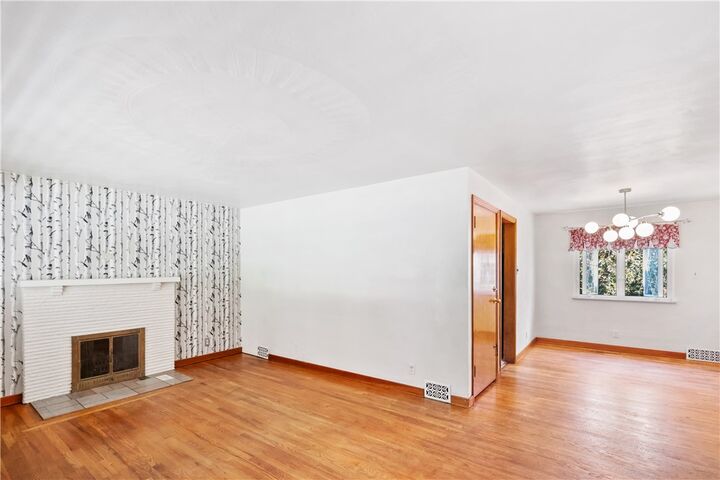 Property Photo:  212 Avenue L  PA 15221 