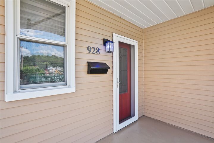 Property Photo:  928 McIntire Way  PA 15014 