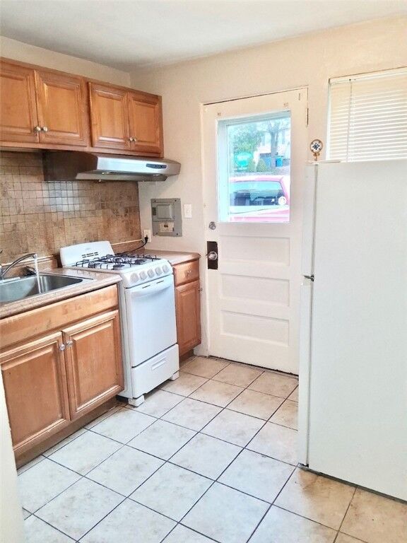 Property Photo:  1 Pennridge Ct 17  PA 15235 