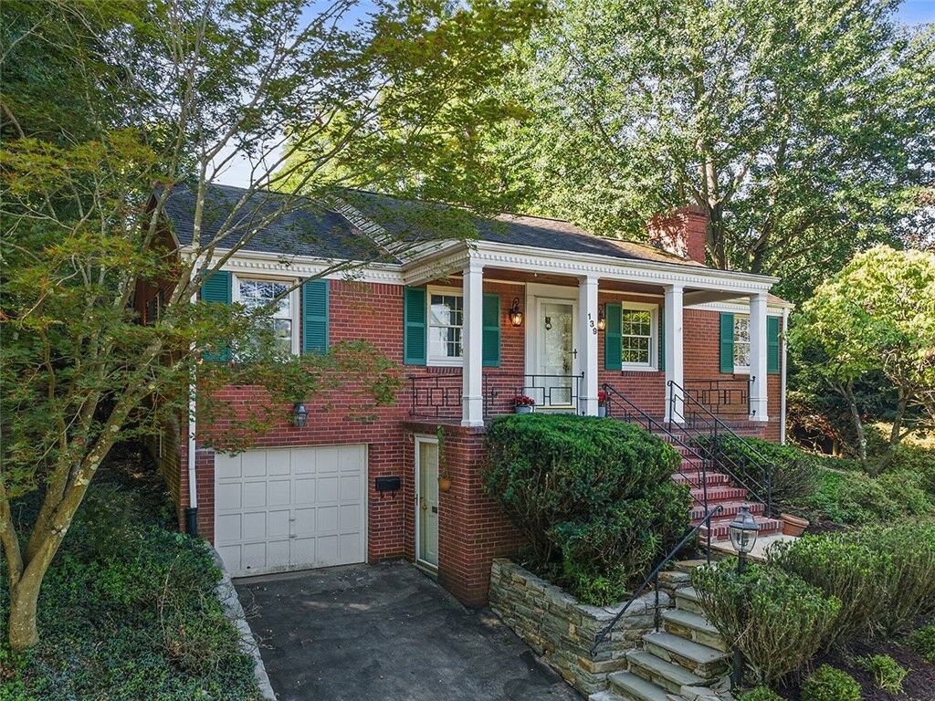 Property Photo: 139 Grienbrier Dr PA 15106