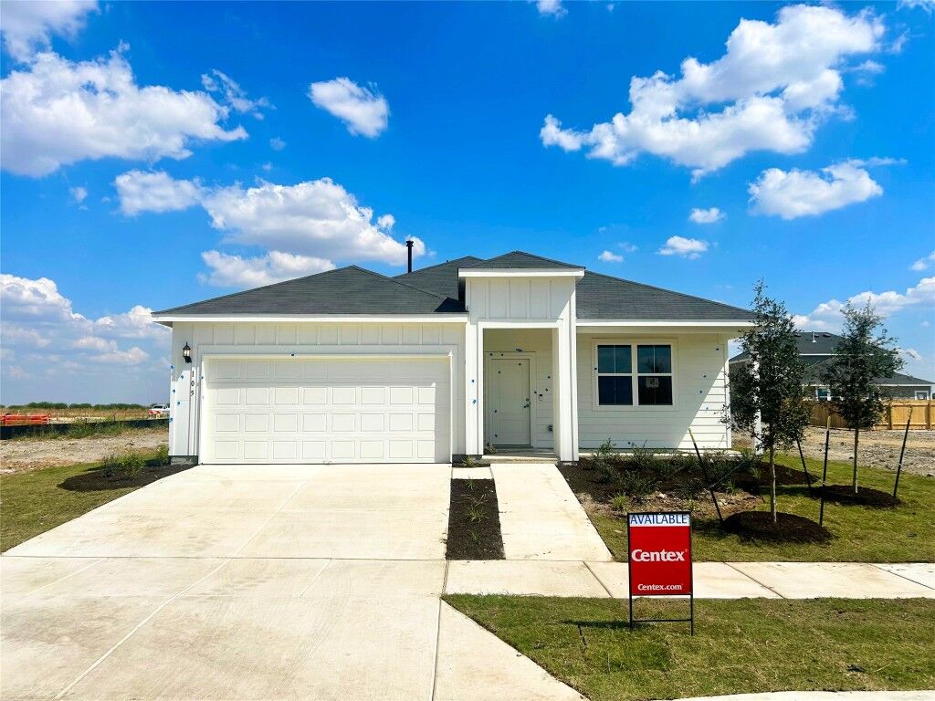 Property Photo: 105 Lindheimer Lane TX 78666