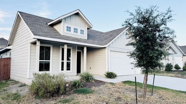 Property Photo: 212 Rollingwood Drive TX 78666