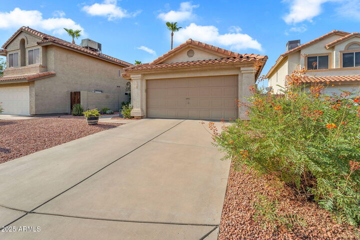 Property Photo:  4128 E Woodland Drive  AZ 85048 