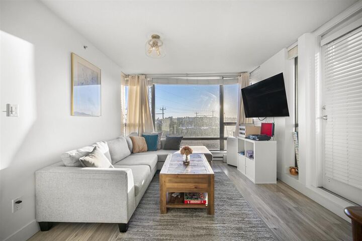 Property Photo: 4118 Dawson Street 702 BC V5C 0A3
