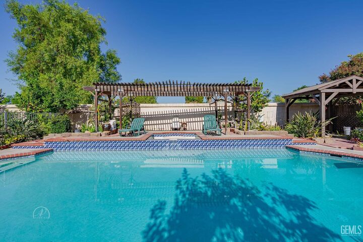 Property Photo: 2013 Calle Los Camichines CA 93309