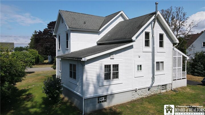 Property Photo:  21 Hanover Street  NY 14136 