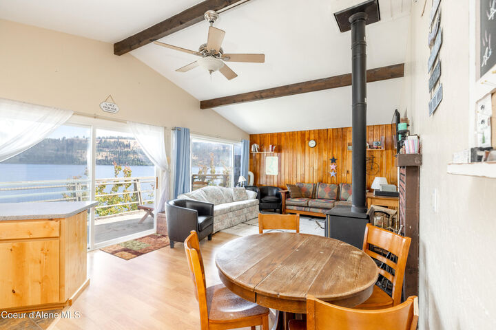 Property Photo:  815 W Edgewater Ct  ID 83876 