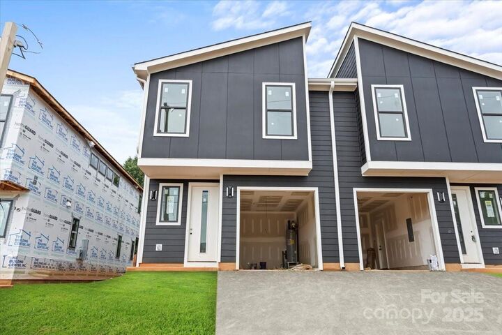Property Photo: 2516 Elmin Street NC 28208