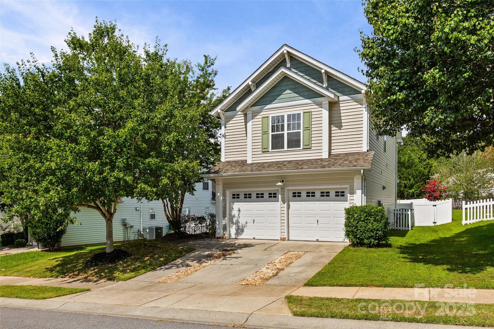 Property Photo: 1805 Crabapple Tree Lane NC 28214