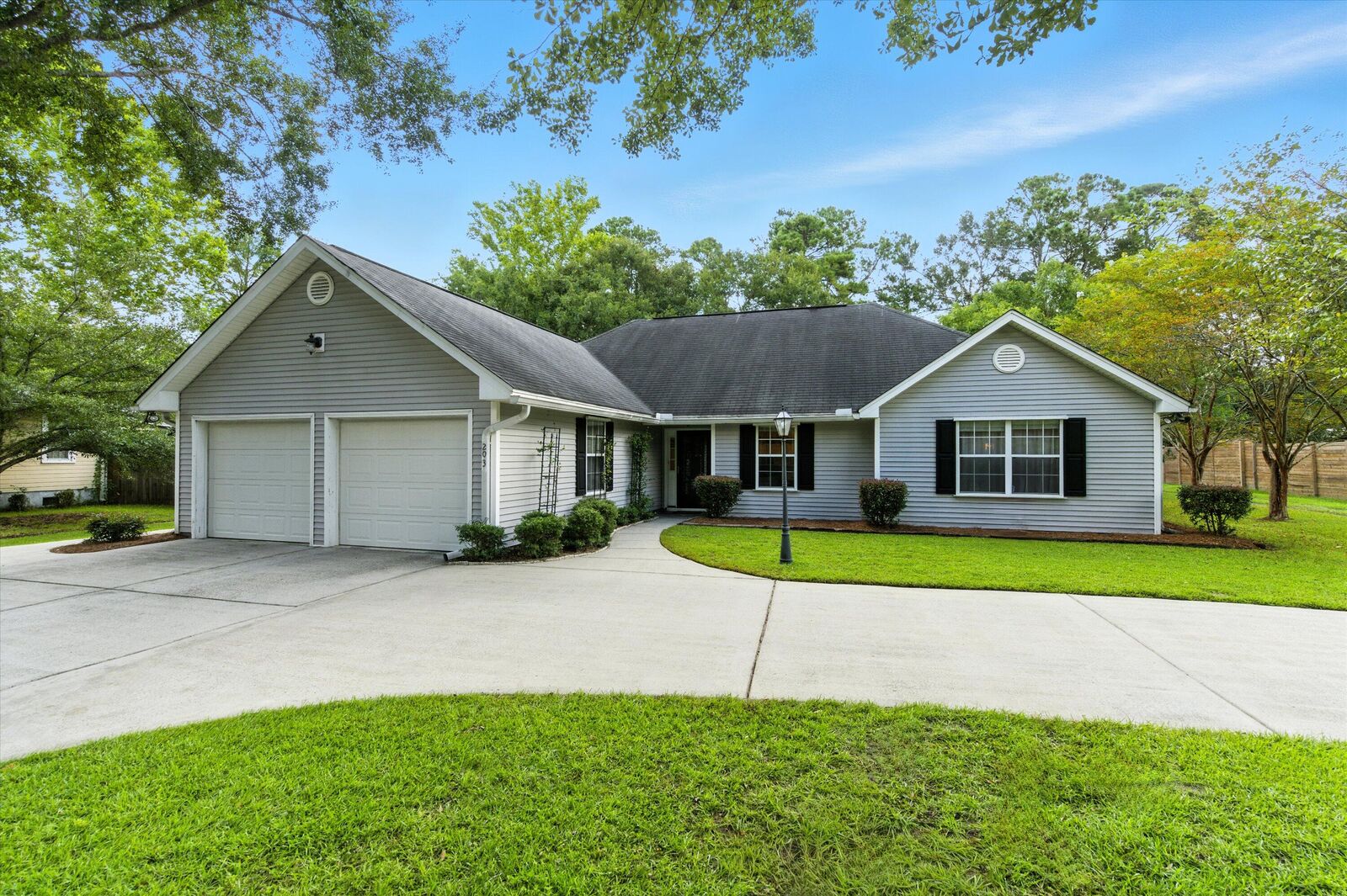 Property Photo: 203 N Hampton Street SC 29483