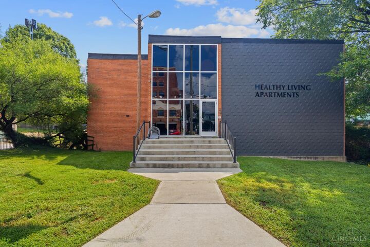 2058 Auburn Avenue  Cincinnati OH 45219 photo