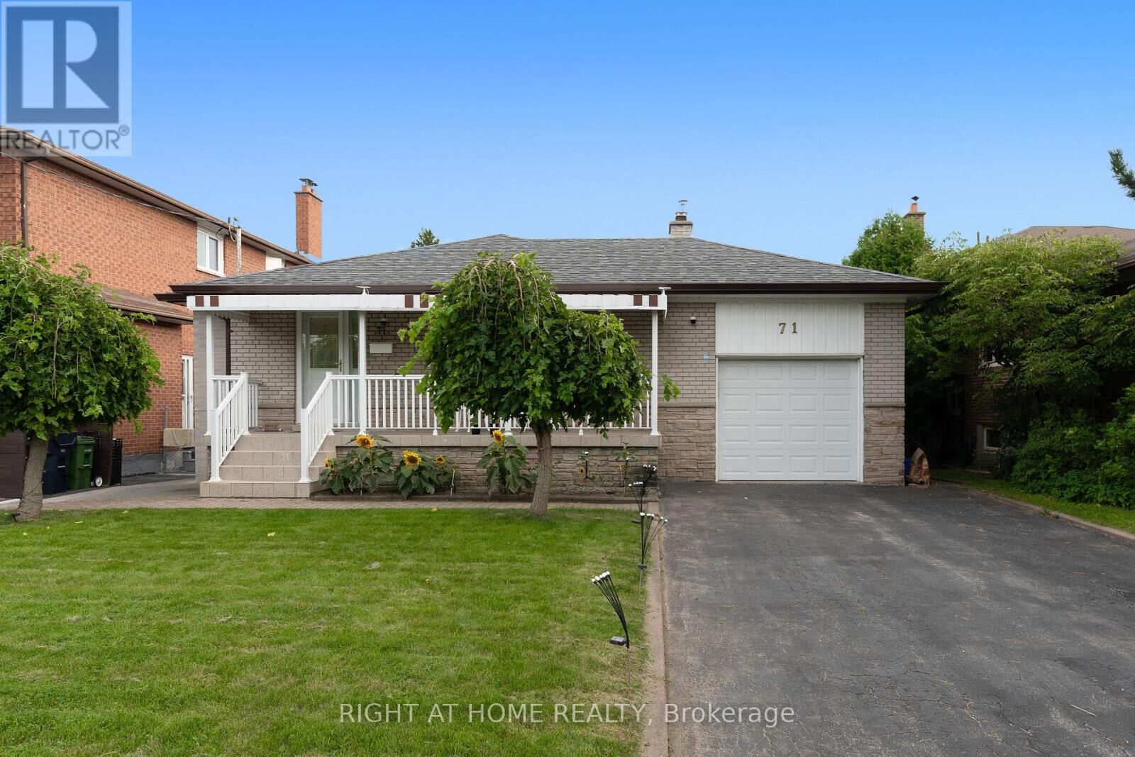 Photo de la propriété: 71 Pleasant View Drive ON M2J 3R2