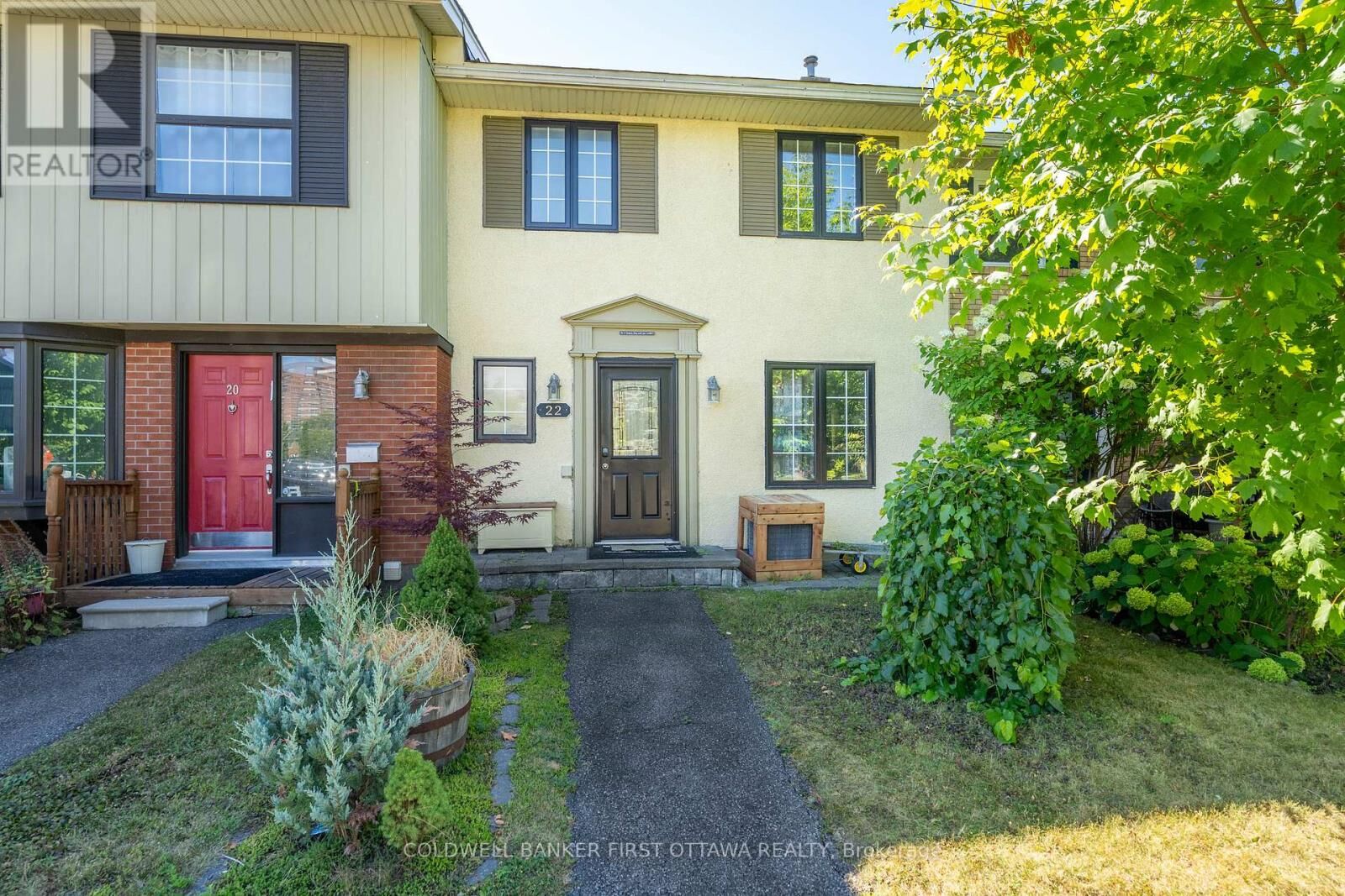 Photo de la propriété: 22 Monterey Drive ON K2H 7A6