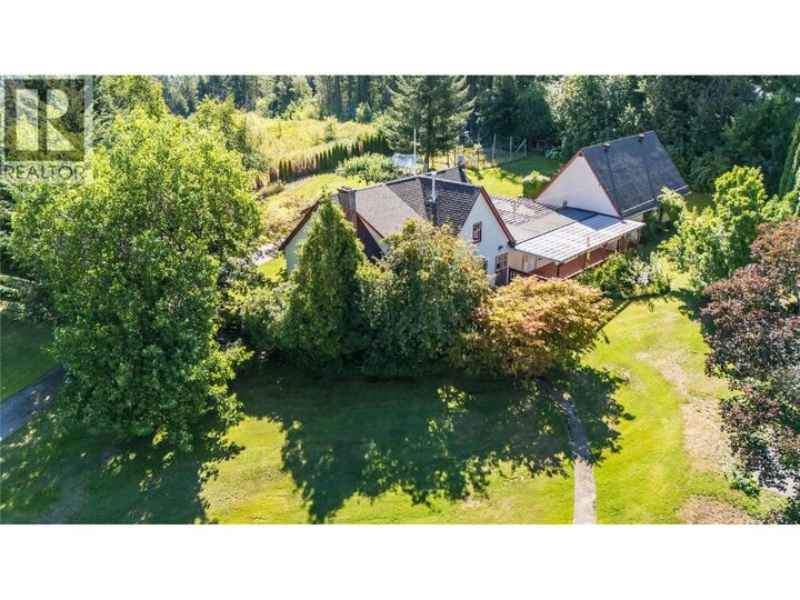 Property Photo: 102 18th Street BC V1N 2M7