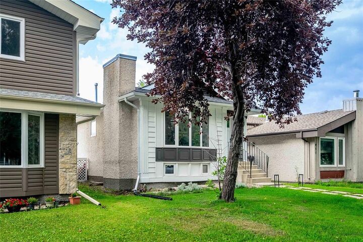 Property Photo:  467 Novavista Drive  MB R2N 2L9 