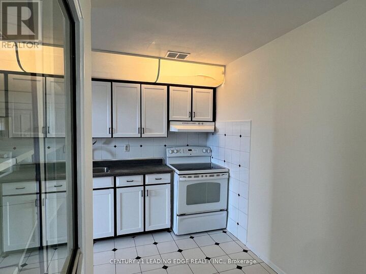 Photo de la propriété: 80 Grandravine Drive 916 ON M3J 1B2