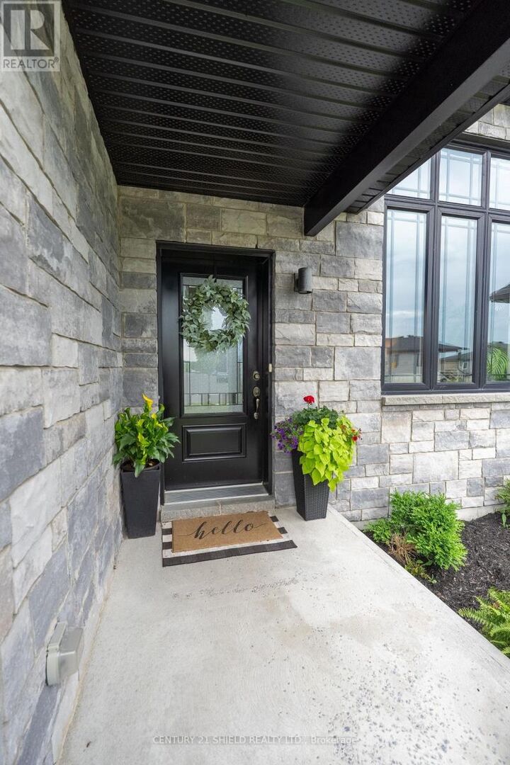 Property Photo: 166 Bellwood Drive ON K6H 7M3