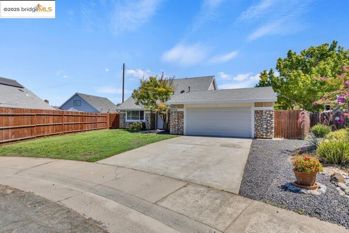 Property Photo: 9024 Drury Ct CA 95826