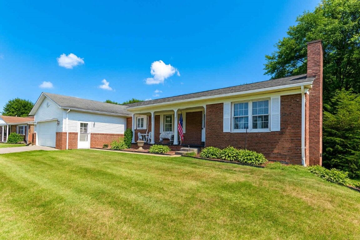 Property Photo: 466 Sunnyside Avenue PA 16335