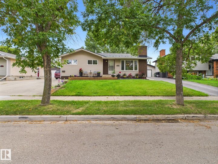 Property Photo:  8525 92 Street  AB T8L 1A1 