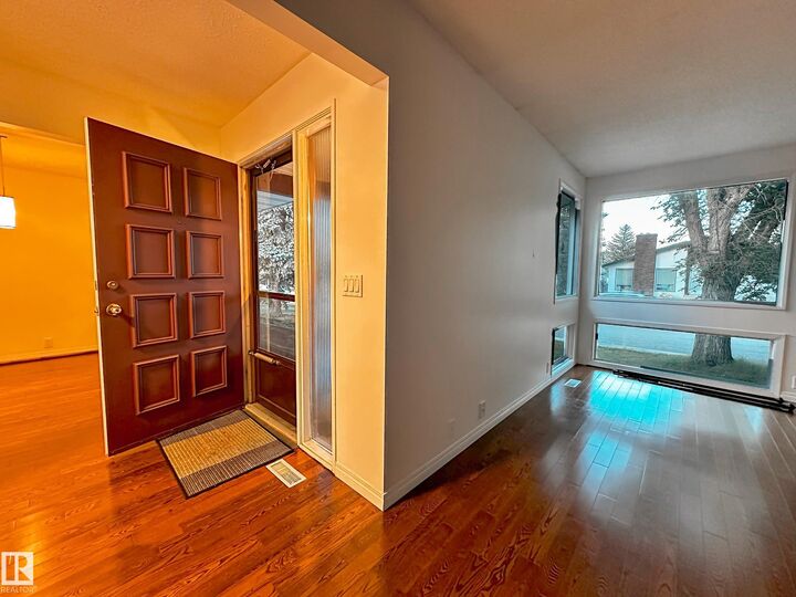 Property Photo:  3220 114 Street NW  AB T6J 3H6 