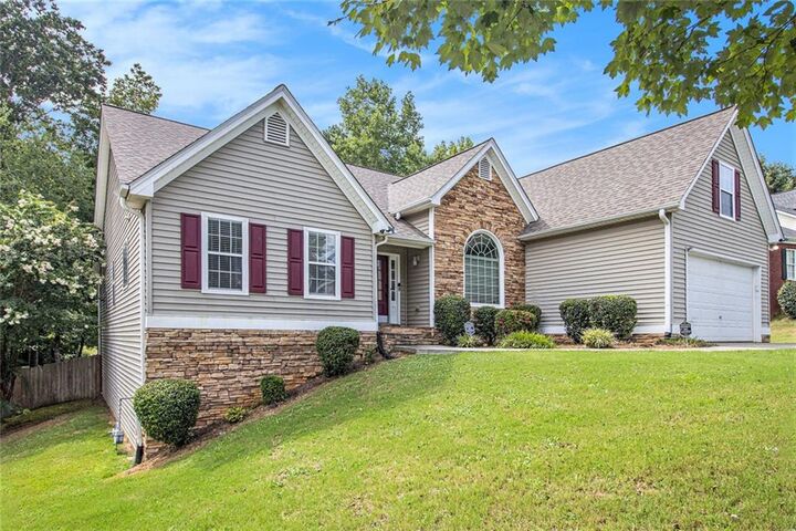 Property Photo: 2667 Links Overlook Drive GA 30019