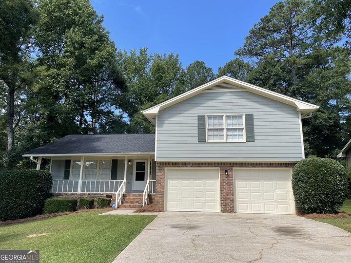 Property Photo: 1679 Oak Forest Drive SE GA 30013
