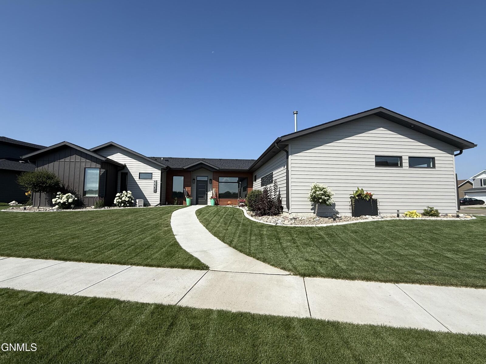 Property Photo:  2231 Pirates Loop SE  ND 58554 