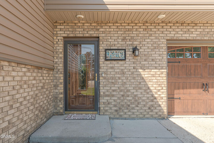 Property Photo:  1210 Laramie Drive  ND 58504 