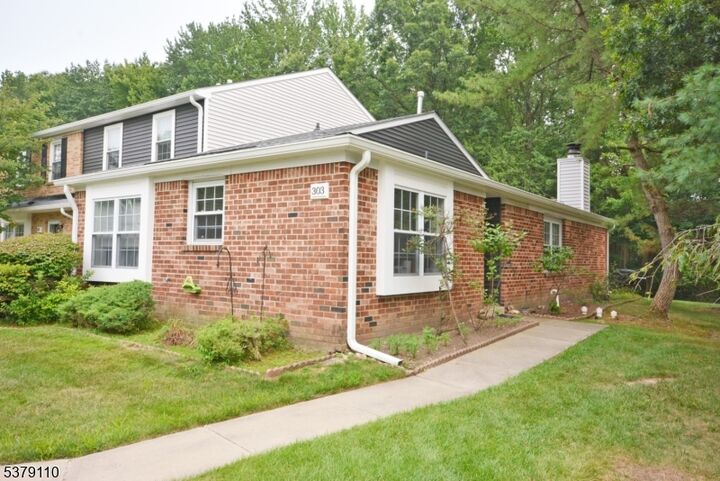303 Constitution Cir  North Brunswick Twp. NJ 08902 photo
