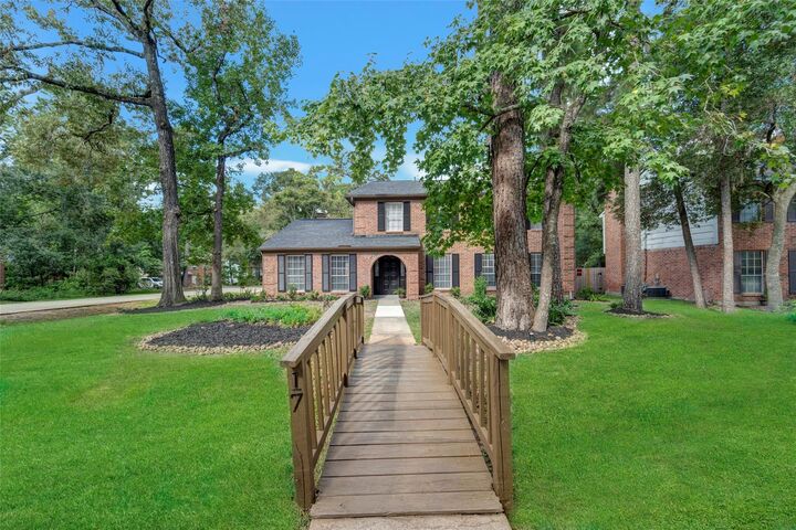 Property Photo: 17 E Wandering Oak Drive TX 77381
