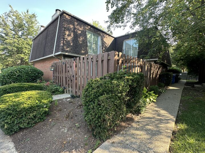 431 Darby Creek Rd Road B  Lexington KY 40509 photo