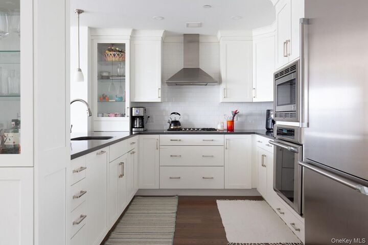 Property Photo:  10 Byron Place 803  NY 10538 