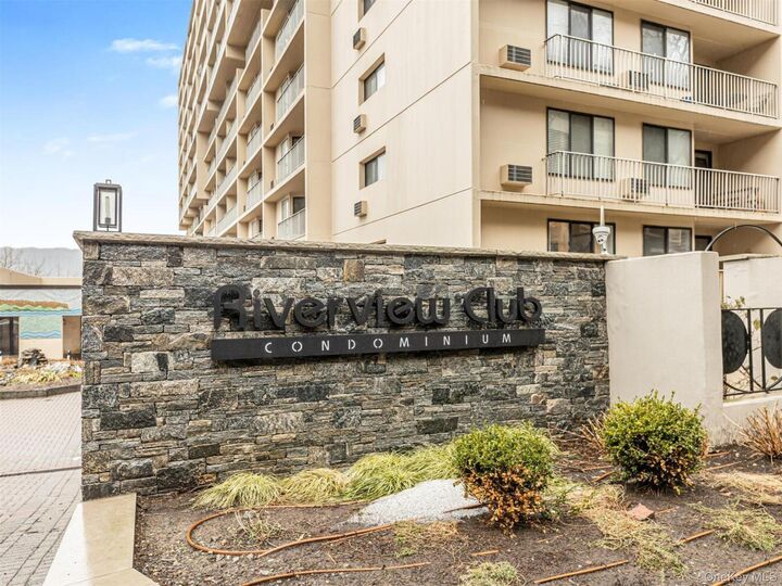 Property Photo:  1155 Warburton Avenue 10E  NY 10701 