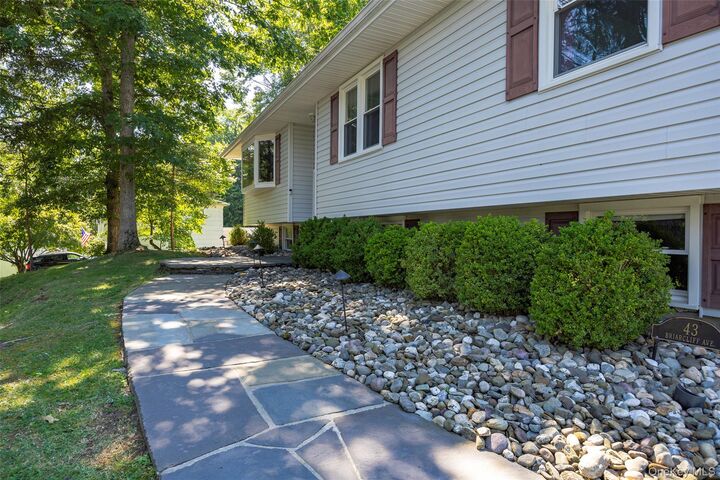 Property Photo:  43 Briarcliff Avenue  NY 12603 