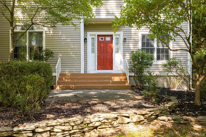 Property Photo:  10 Stonewall Drive  NY 12590 