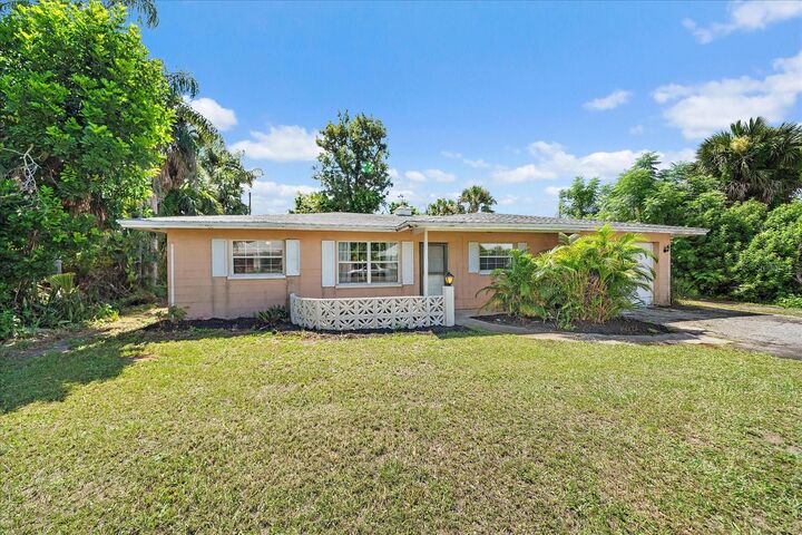 Property Photo:  345 S Venice Boulevard  FL 34293 