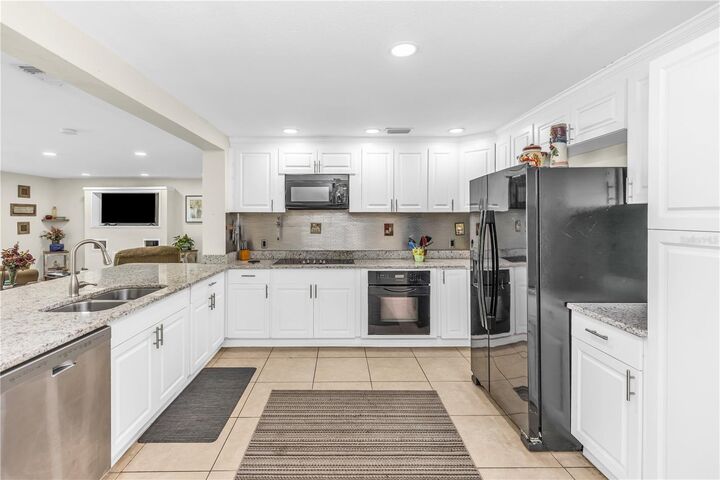 Property Photo: 5326 Metro Drive FL 32818