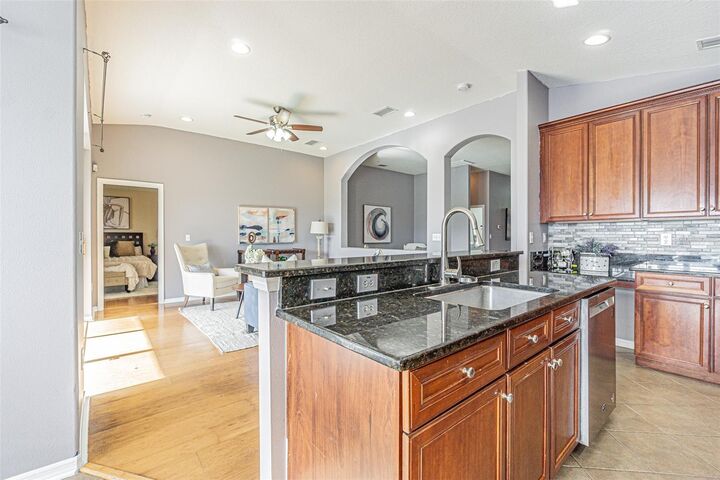 Property Photo: 6843 Runner Oak Drive FL 33545