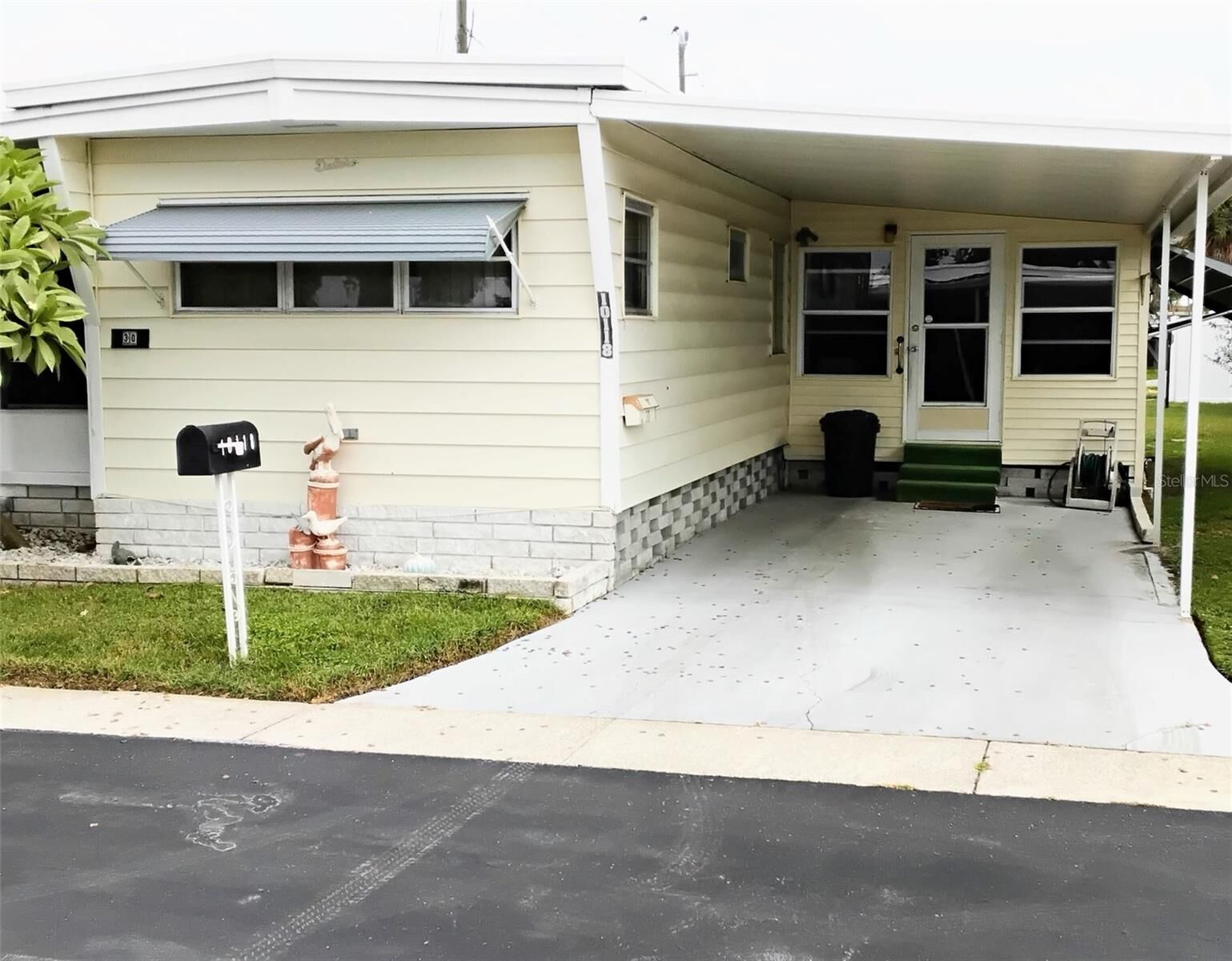 Property Photo: 10118 N Lake Drive 30 FL 33773
