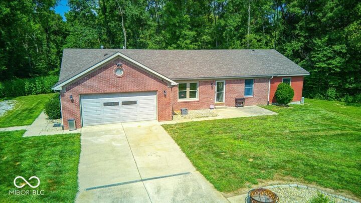 Property Photo: 6888 E County Road 800 N IN 46105