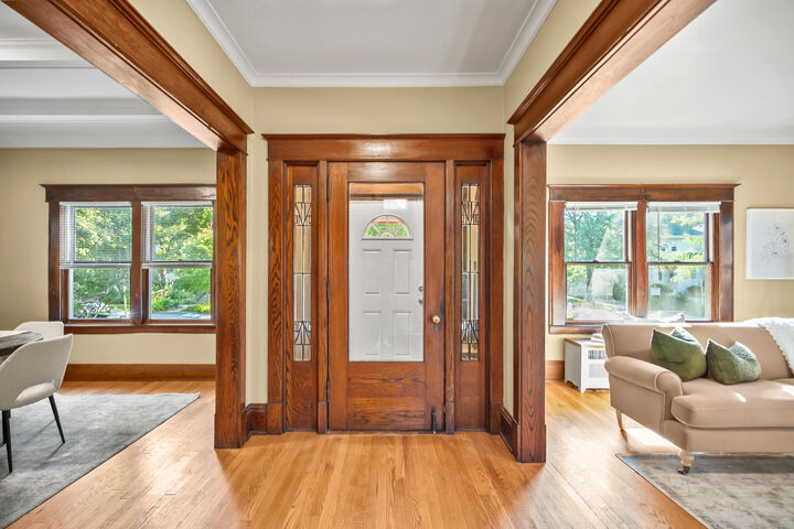 Property Photo: 3003 N Farwell Ave WI 53211