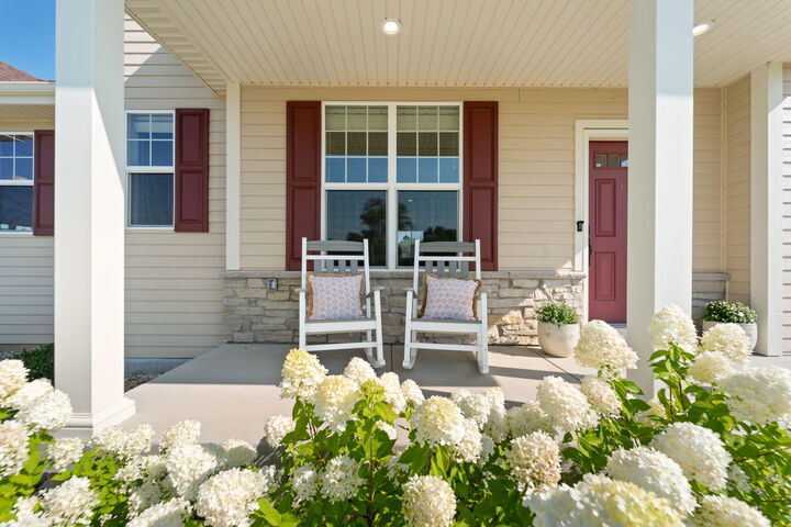 Property Photo:  7894 W Preserve Pkwy  WI 53097 