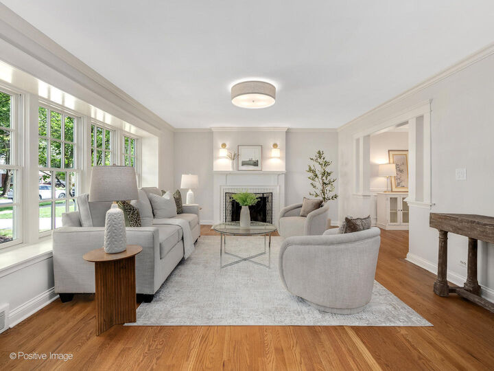 Property Photo: 428 S Edgewood Avenue IL 60525