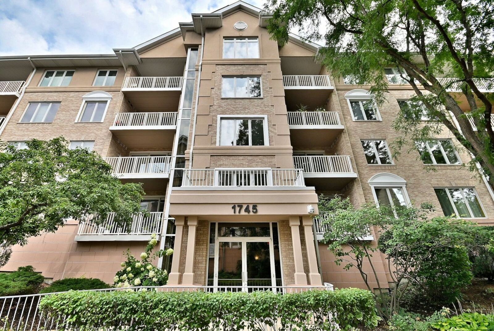 Property Photo: 1745 Pavilion Way 502 IL 60068